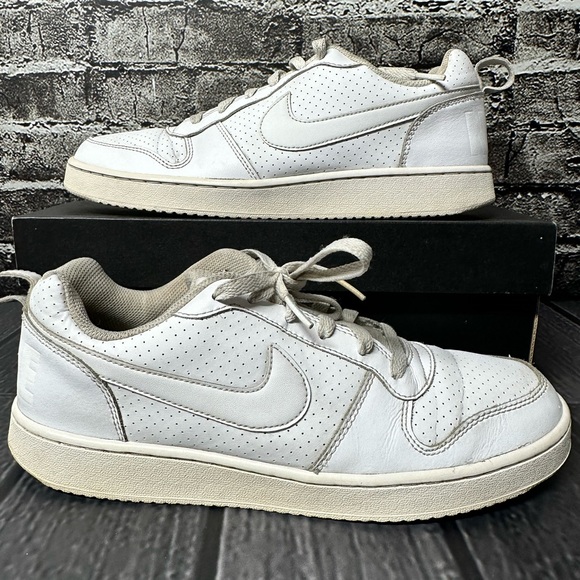Nike Court Borough Low Triple White Trainers Sneakers 838937-111 Men's Size 9 - Picture 1 of 12
